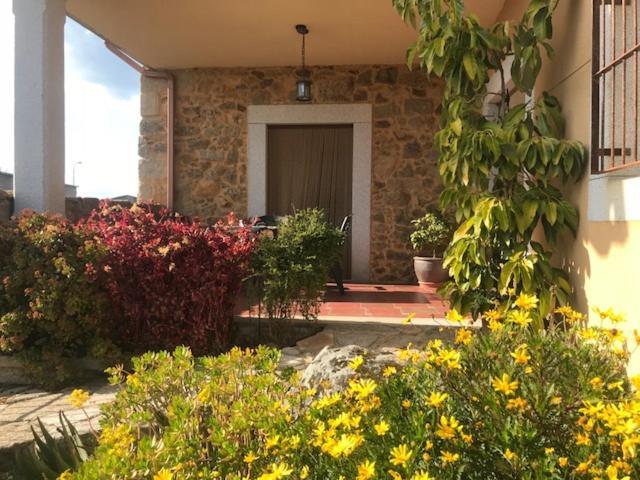 Apartamentos El Jardin Del Poeta Guijo de Granadilla 객실 사진