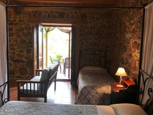 Apartamentos El Jardin Del Poeta Guijo de Granadilla 객실 사진