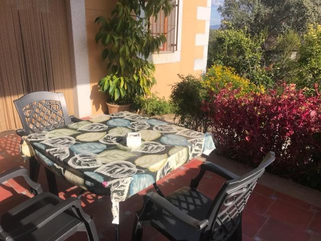 Apartamentos El Jardin Del Poeta Guijo de Granadilla 객실 사진