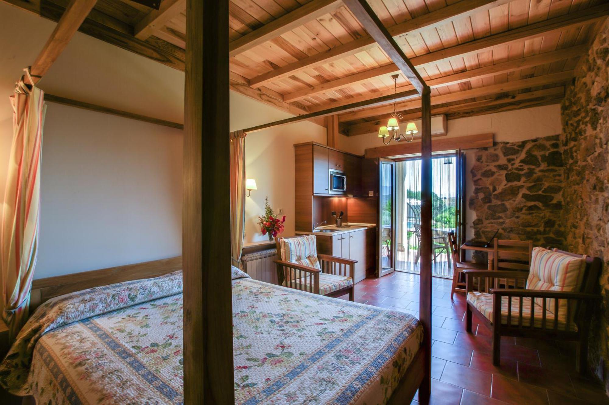 Apartamentos El Jardin Del Poeta Guijo de Granadilla 객실 사진