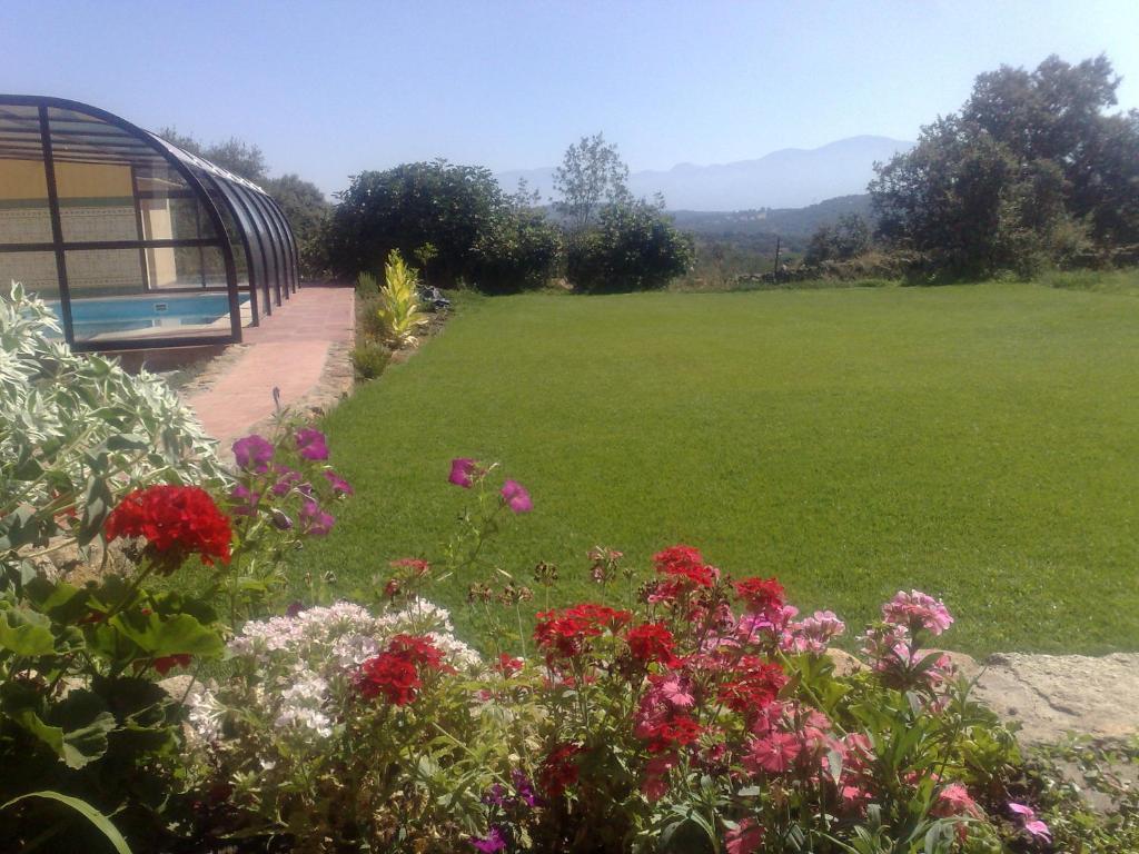 Apartamentos El Jardin Del Poeta Guijo de Granadilla 객실 사진